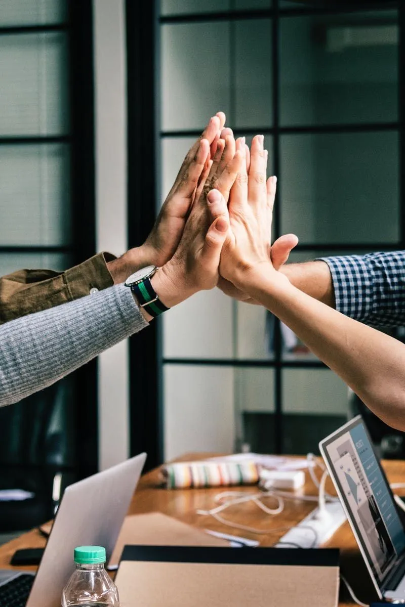 photo utilisateurs heureux